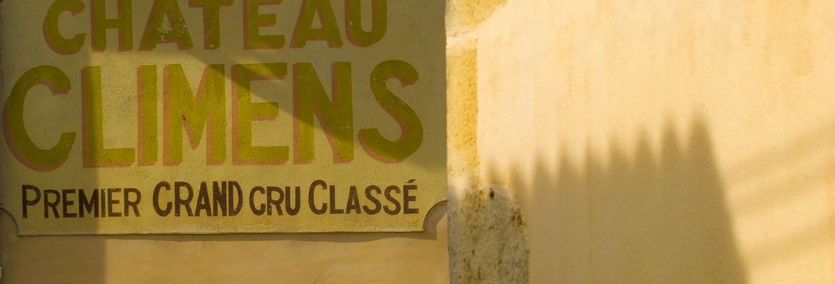 Schriftzug Château Climens auf einer Hauswand