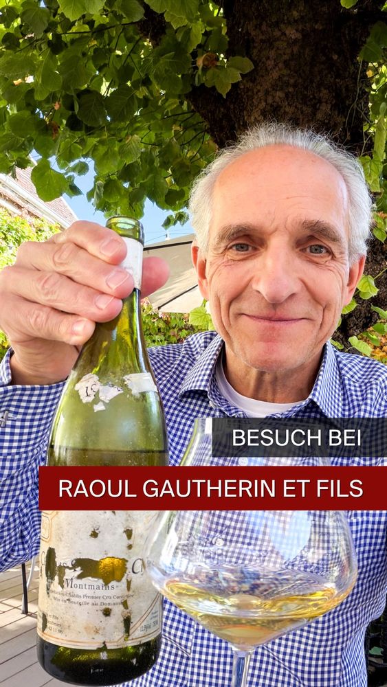 Chablis in seiner schönsten Form 🍷🇫🇷

Seit 1585 steht die Domaine Raoul et Fils für große Chablis-Tradition und ist bis heute in Familienhand.

Bei unserem Besuch verkosteten wir gemeinsam mit Inhaber Adrien Gautherin seine Weine und erfuhren spannende Details über den außergewöhnlichen Ausbau des Chablis Grand Cru Vaudésirs Réserve. Diese besondere Cuvée wird nur in ausgewählten Jahrgängen produziert. Der Jahrgang 2022 reifte ganze 32 Monate. Für Chablis eine echte Seltenheit.

Zum Mittagessen öffnete Adrien schließlich noch einen sensationellen 1992 Chablis Montmains aus der Familienreserve. Ein eindrucksvolles Beispiel für das enorme Reifepotenzial großer Chablis.

#UngerWeine #Chablis #DomaineGautherin #RaoulGautherin #Burgund