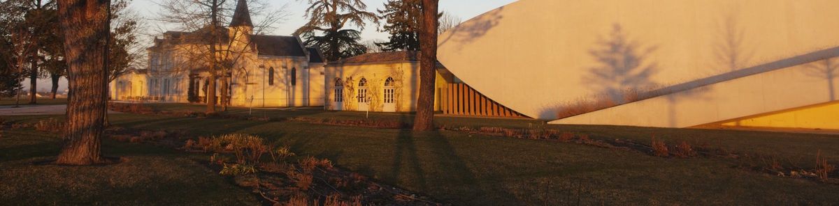 Gebäude von Château Cheval Blanc im Abendlicht
