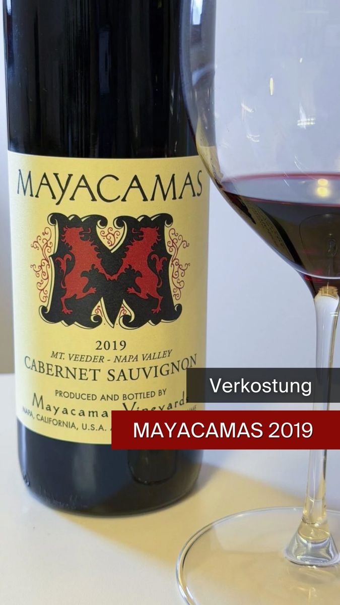 MAYACAMAS 2019 CABERNET SAUVIGNON MIT BIS ZU 98 PUNKTEN!
Eleganz statt übermäßiger Konzentration. Dafür steht MAYACAMAS VINEYARDS, eines der traditionsreichsten Weingüter Kaliforniens.
Auf rund 600 Metern Höhe, nahe dem Gipfel des Mount Veeder, entstehen Cabernet Sauvignons mit bemerkenswerter Finesse, Frische und großem Reifepotenzial.
In unserem Verkostungsraum haben wir den 2019 MAYACAMAS CABERNET SAUVIGNON geöffnet. Das Ergebnis überzeugt: eine feine, vielschichtige Aromatik, präzise Frucht, beeindruckende Struktur und eine hervorragend integrierte Säure.
Internationale Bewertungen von 96 bis 98 Punkten unterstreichen die außergewöhnliche Qualität dieses Jahrgangs.
Bereits jetzt ein großer Genuss. Und ein Cabernet mit hervorragenden Perspektiven für die kommenden Jahre.
Als exklusiver Deutschlandimporteur freuen wir uns besonders, diese Weine präsentieren zu dürfen.
🎬 Die vollständige Verkostung gibt es im Reel. Und ein besonderes Mayacamas-Flight ist bereits in Planung!
#Mayacamas #MayacamasVineyards #CabernetSauvignon #NapaValley #FineWine