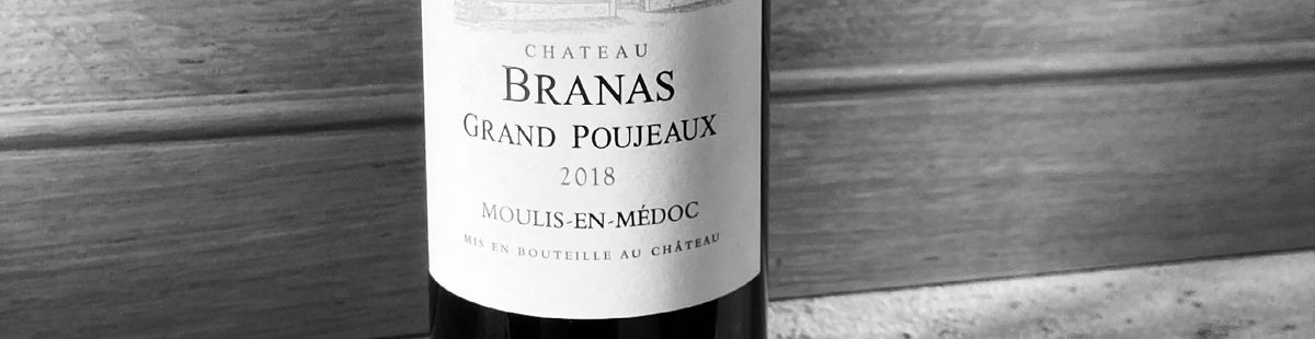 Rotweinflasche von Château Branas Grand Poujeaux in schwarz weiß