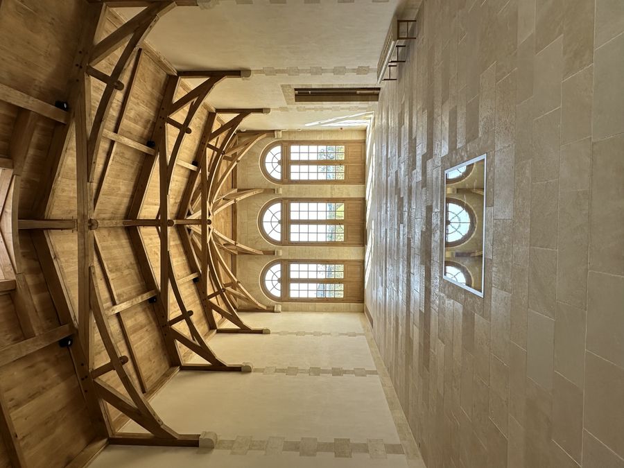 Drei Fenster von innen auf Château Beau Séjour Bécot.