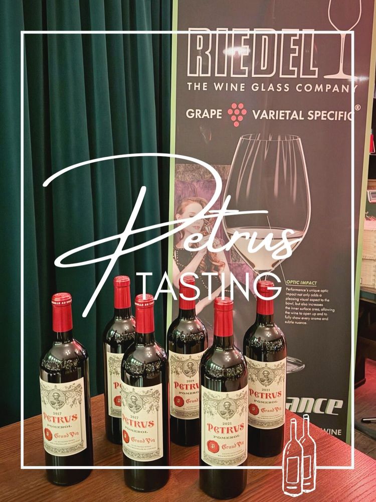 Vergangenen Freitag war es soweit: Unger Weine goes Petrus Tasting! 🍷😍🙌🏽
In lockerem Ambiente durften wir 10 ausgewählte Gäste bei mr.tonkey in München begrüßen und drei junge Jahrgänge Petrus verkosten.
Vielen Dank auch an riedel_official für die Gläser und Karaffen, denn wenn Petrus, dann Riedel! 👏🏽🍷
Ein gelungener Abend!
#ungerweine #petruswine #riedel #winetasting #rarewines