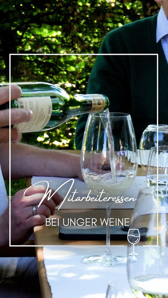 🍽️🍷 Mitarbeiterlunch bei Unger Weine
Die Tage vor Pfingsten zeigen sich von ihrer schönsten Seite. Und genau das haben wir gemeinsam genutzt. Sonne, gutes Wetter und eine entspannte Mittagspause: viel mehr braucht es manchmal nicht.
Diesmal kamen Lachs und Hähnchen mit Gemüse, Kartoffeln und frischem Salat auf den Tisch. Dazu frisches Brot und selbstverständlich die passenden Weine. 🍷🥖
Willi Schäfer Riesling trocken 2025 und Wagner-Stempel Rosé 2025. Zwei wunderbare Begleiter für einen genussvollen Lunch in der Sonne.
Was solche Momente besonders macht? Nicht nur gutes Essen und guter Wein, sondern vor allem die gemeinsame Zeit.
#ungerweine #genussmoment #weingenuss #teamzeit #fridayfeelings