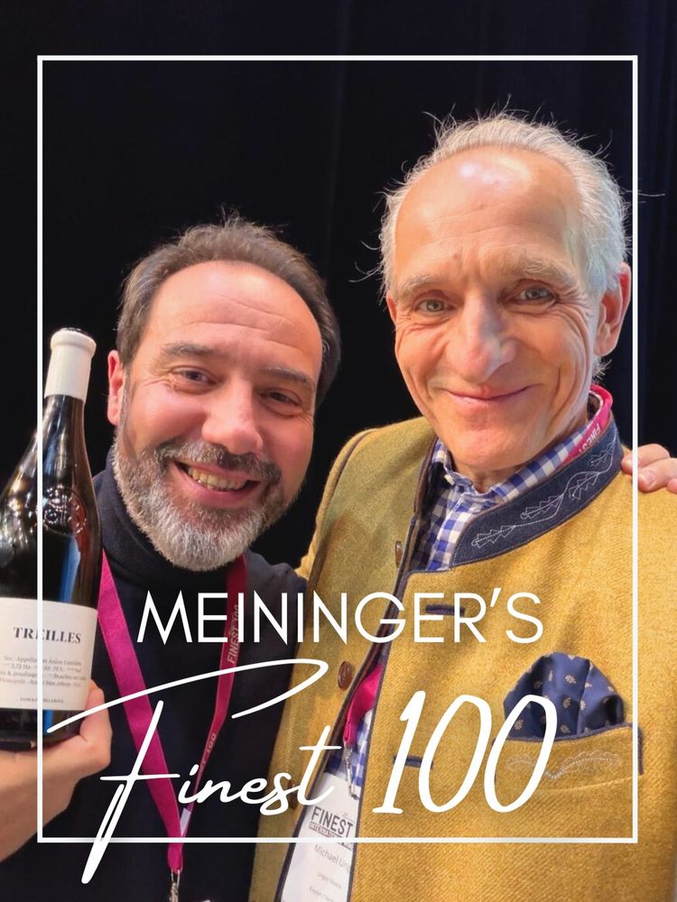 Meininger’s Finest 100. 🙌🏽✨🍷🥂🍾
UNGER WEINE war mit seinen beiden Topproduzenten Belargus und Jeremy Arnaud bei den Top 100 des Meininger Verlages in Deidesheim.
Beide Weingüter waren ein ausgesprochen großer Erfolg auf der Messe und kamen sehr gut an. 👏🏽👏🏽👏🏽
Baptiste Chazaud von Champagne Pommery ließ es sich nicht nehmen, uns persönlich zwei Grundweine der Spitzen Cuvée Louise vorzustellen. Sie werden die Basis sein für Pommery Cuvée Louise 2025, die in etwa 10 oder 15 Jahren auf dem Markt kommen wird. Beide Grundweine verkosteten sich sehr gut und waren frisch, lebendig und mit tiefer Terroiraromatik. 🍾🥂☺️
Ein beeindruckendes und einzigartiges Ausnahmeerlebnis
Meininger’s Finest 100 ist eine exklusive Auswahl der 100 bedeutendsten Winzerpersönlichkeiten der Welt, kuratiert vom Meininger Verlag, einem der renommiertesten Fachverlage der Weinbranche.
Die Liste erscheint jährlich und würdigt Persönlichkeiten, die durch Qualität, Innovation, Einfluss und internationale Strahlkraft die globale Weinwelt prägen.
Dabei umfasst sie Ikonen aus Bordeaux, Burgund und Napa ebenso wie visionäre Winemaker aus Deutschland, Italien, Spanien, Südamerika, Australien und weiteren Top-Regionen.
Kurz gesagt:
Meininger’s Finest 100 ist die „Who’s Who“-Liste der internationalen Weinelite. Ein exklusiver Kreis der einflussreichsten Winzer, die weltweit Maßstäbe setzen. 🙌🏽🍷
#ungerweine #meiningersfinest100 #meininger #wine #champagne