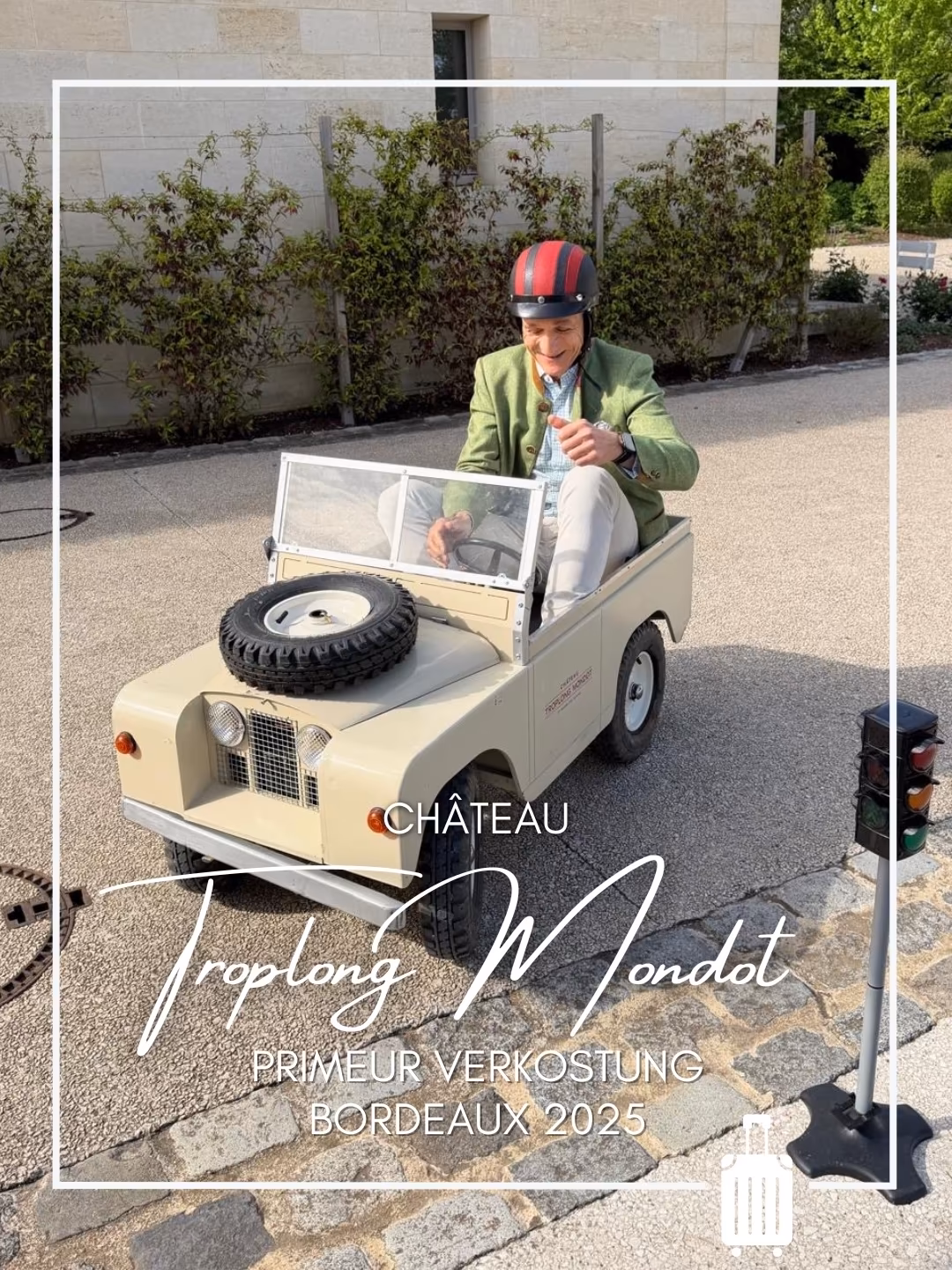 100 Punkte für Château Troplong Mondot 2025! 🍷
Aymeric de Gironde zeigt einmal mehr, warum er zu den besten Winemakern in Saint-Émilion gehört. Neben der Höchstwertung von 100 Punkten gab es weitere fünf Bewertungen mit 99 Punkten . Ein eindrucksvoller Beleg für die Qualität dieses Jahrgangs.

85 % Merlot, 13 % Cabernet Sauvignon und 2 % Cabernet Franc vereinen sich zu einem Wein von außergewöhnlicher Finesse. Dicht und konzentriert, zugleich filigran und präzise. Dazu ein faszinierendes Aromenspiel aus dunklen Früchten, Gewürzen und Kräutern. Ein großer Saint-Émilion mit beeindruckender Tiefe und Herkunft. Für uns ohne Zweifel einer der Jahrgangsweine 2025 und ein absolutes Must-buy.

Bei der Verkostung vor Ort kam der Spaß definitiv nicht zu kurz. Und wenn man schon auf Troplong Mondot zu Gast ist, darf auch das legendäre Land Rover Race nicht fehlen. 🚙🏁 Wir haben es uns nicht nehmen lassen, uns selbst hinter das Steuer zu steigen. Und ganz ehrlich: So schlecht haben wir uns dabei gar nicht geschlagen, oder? 😉

#ungerweine #TroplongMondot #SaintEmilion #Bordeaux2025 #EnPrimeur